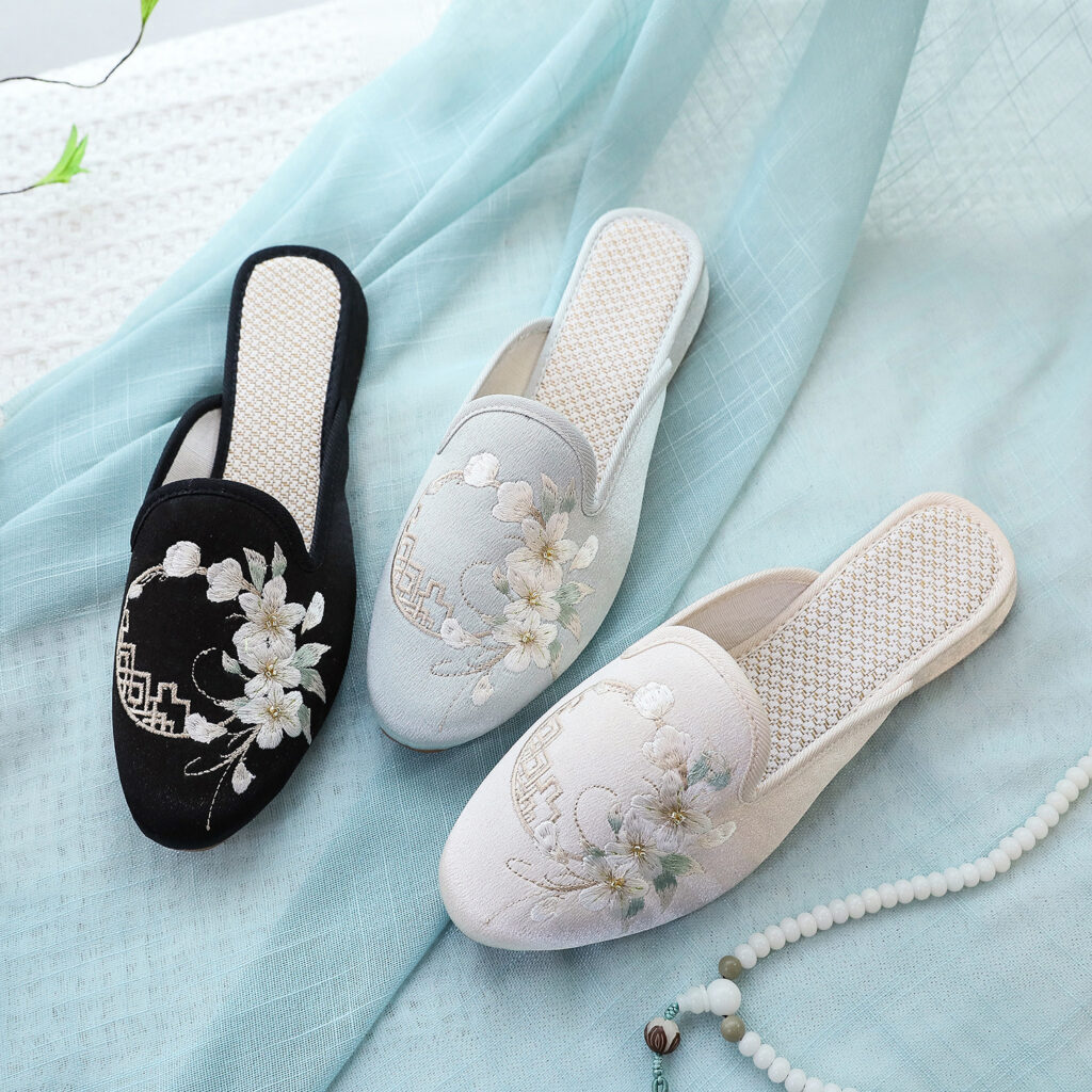 Vintage Embroidered Flora Slippers – YiQ Creations